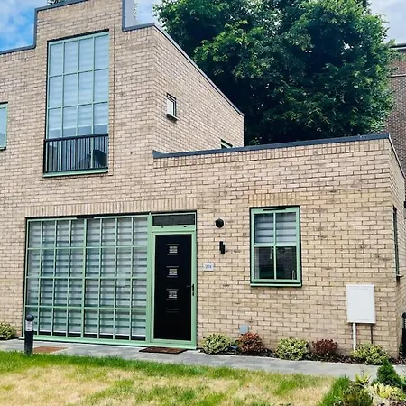 A House Designed For You… Edmonton Exterior foto